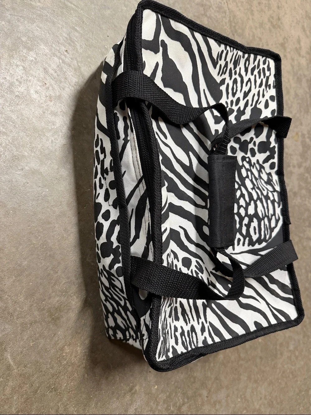 Black & White Animal Print Thermal Baking Dish Carry Case